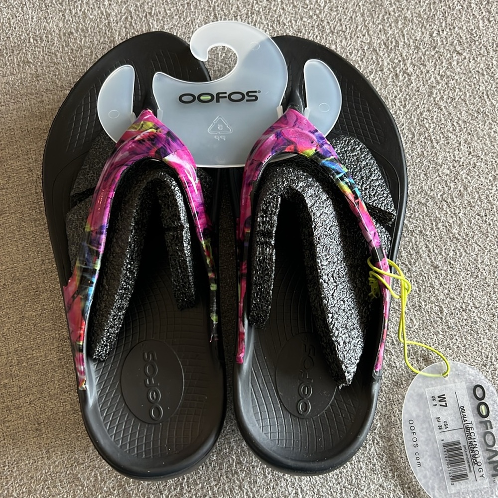 Oofos Oolala Limited Neon Rose Womens 7 NWT Thong Flip Flop Recovery